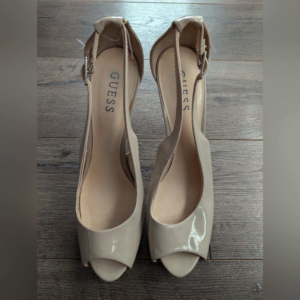 Guess nude peep toe pumps